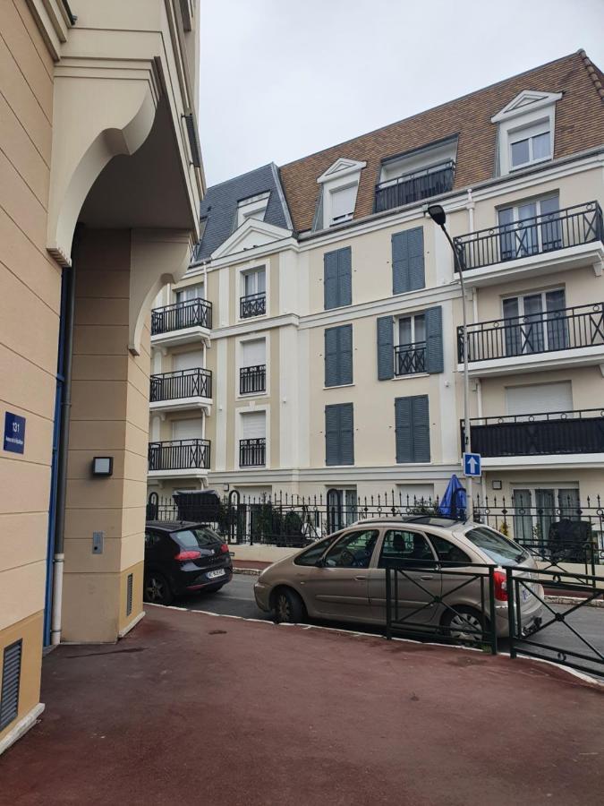 Appartement Le Baron à Le Blanc-Mesnil Extérieur photo